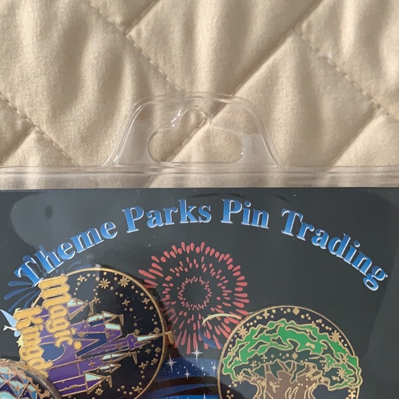 New Disney Theme Parks Pin set - rare 2007 - Picture 15 of 15